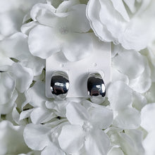 Load image into Gallery viewer, Chunky Hoop Earrings
